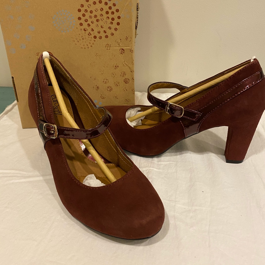 Euro Soft Burgundy Pumps 9 Medium